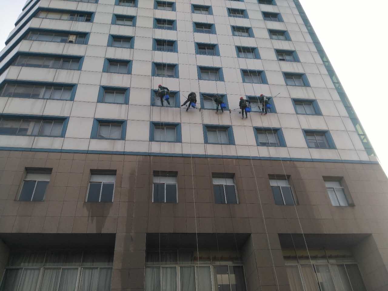 農(nóng)行大廈外墻清洗
